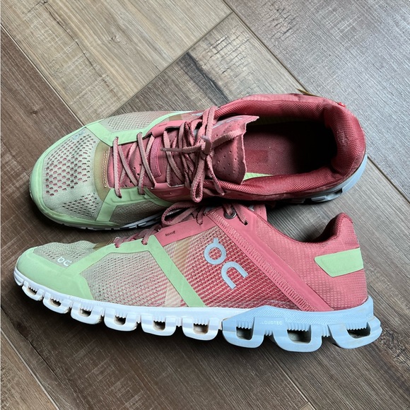 On Running On Cloudflow Women's Guava Dustrose Sneakers Size 10 - Picture 1 of 10